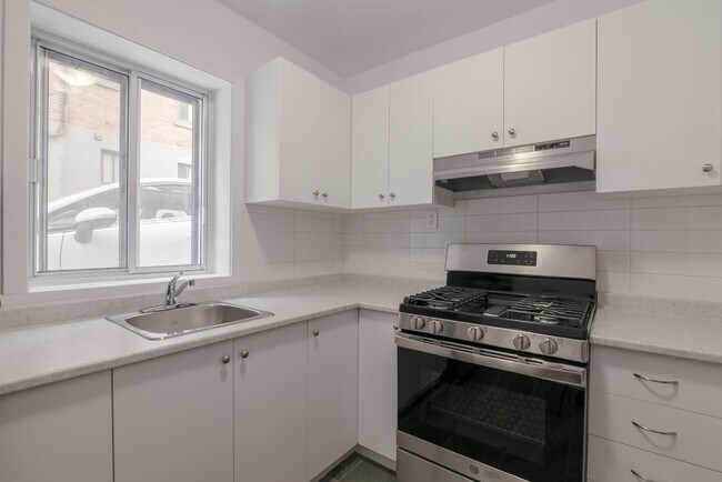 Photo - 4585 Av. Dupuis Unit 2