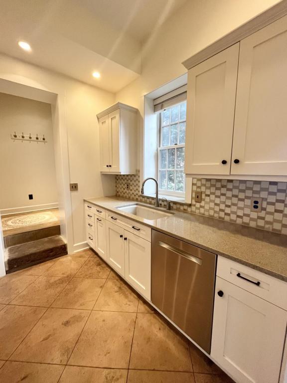 Photo - 495 East Ave