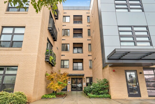 Building Photo - 1111 Orren St NE Unit 100