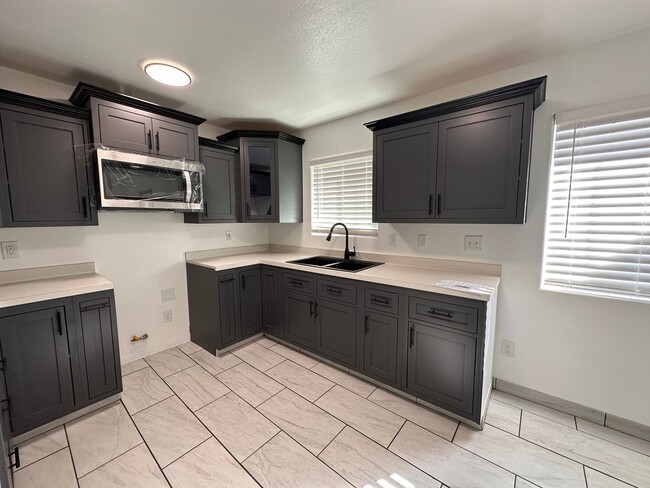 Photo - Beautiful 2 Bed 2 Bath duplex in Ontario