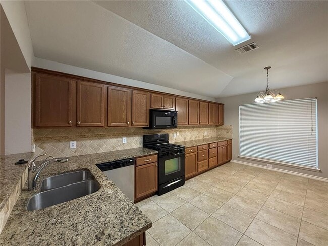 Photo - 905 Remington Dr House