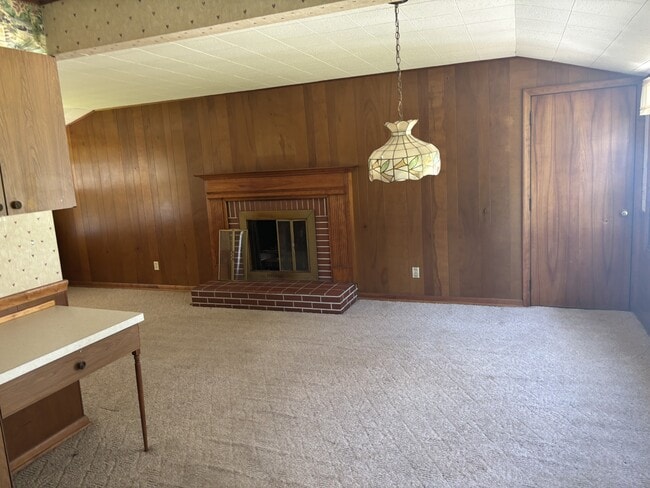 Photo - 412 Joan Ave SE