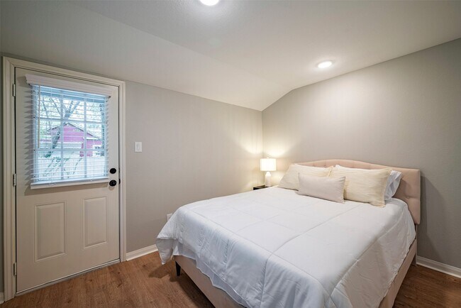 Photo - 1714 Mary St