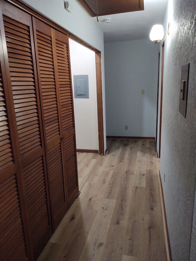 Photo - 302 S John St