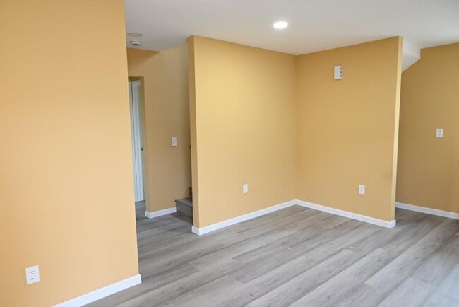 Photo - 10701 Doty Ave