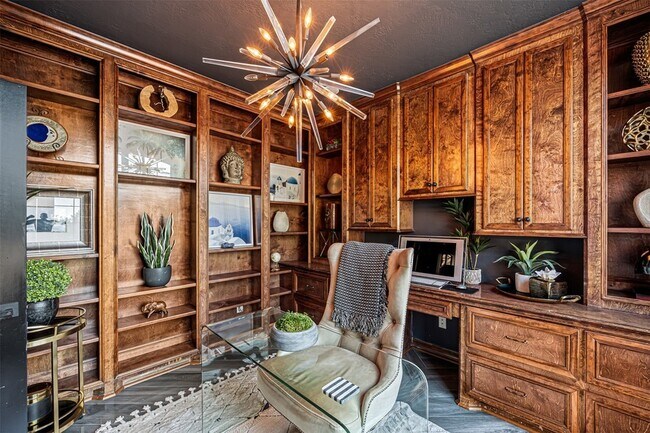 Photo - 12345 White Oak Point