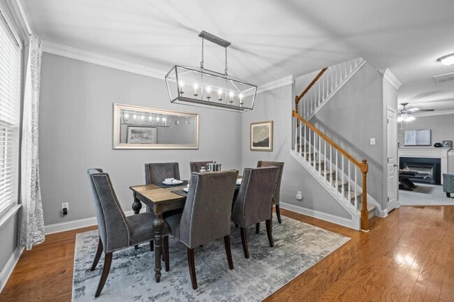 Photo - 552 Stobhill Ln