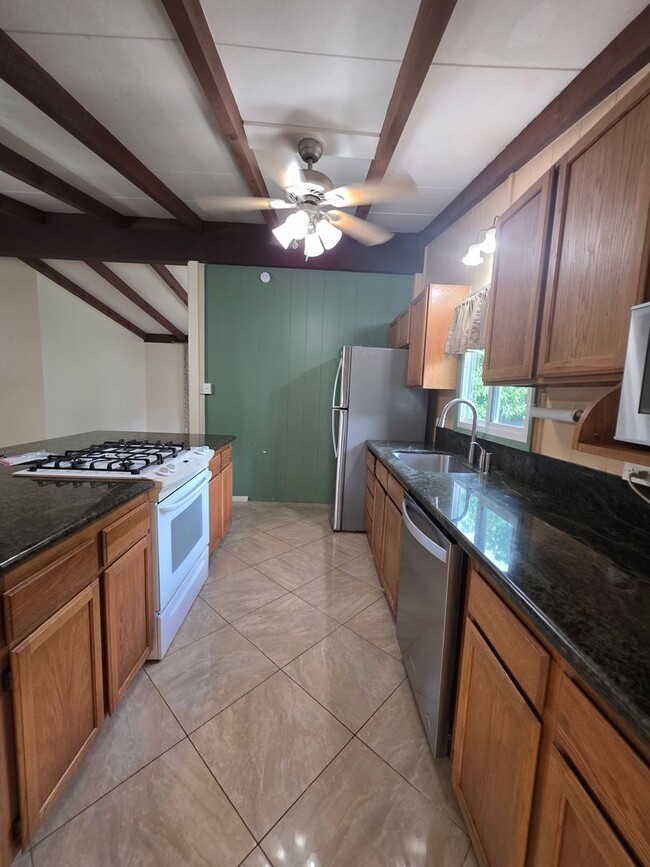 Photo - AVAILABLE NOW! 3 bed, 1.5 bath with 2 parking in Kailua.