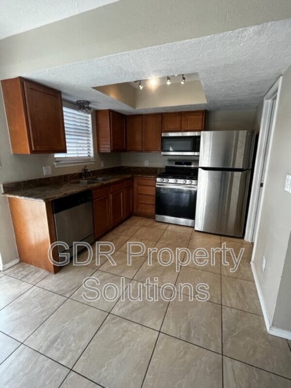 Photo - 700 Fruit Ave NW