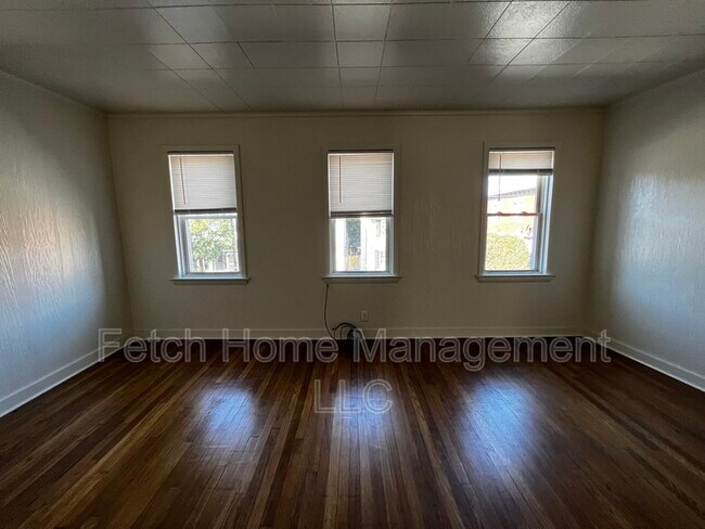 Photo - 233 S 4th St