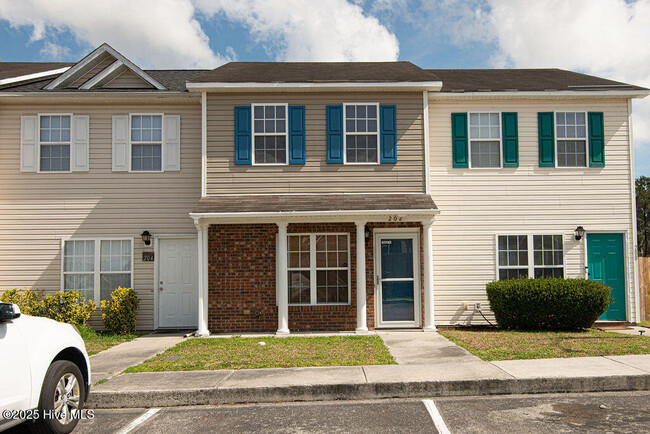 Photo - 202 Pinegrove Ct Townhome