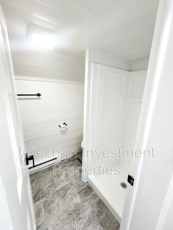 Photo - 931 1/2 W Wayne St