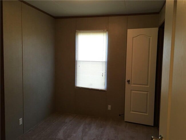 Photo - 1719 Watterson Rd