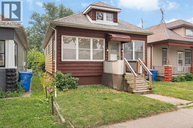 Photo - 497 McKay Ave