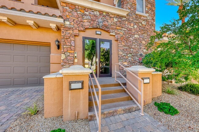 Photo - Luxury Fully Furnished Home for Rent in He...