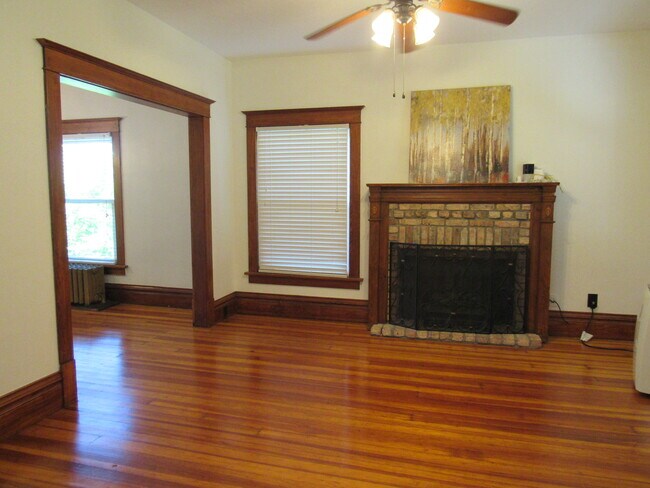 Photo - 2513 East St