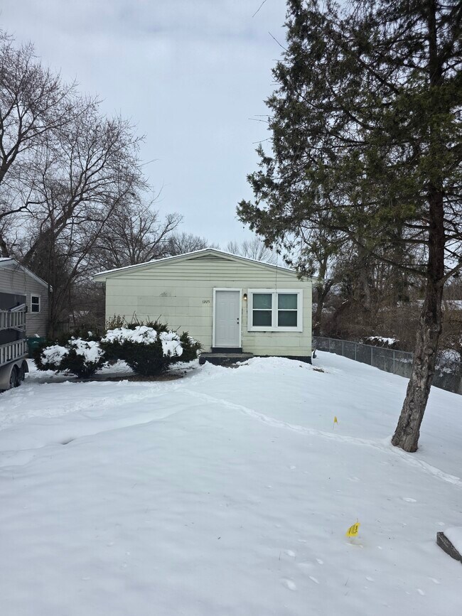 Photo - 1225 Redman Blvd