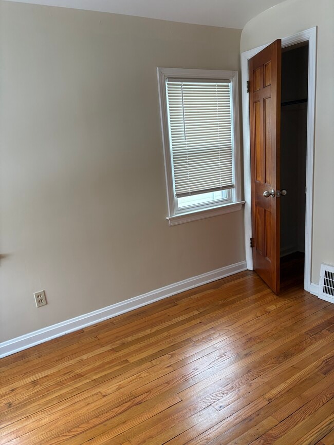 Photo - 13813 Wainstead Ave