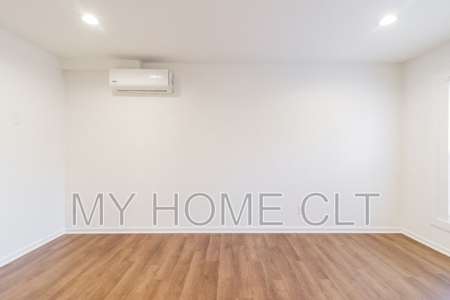 Photo - 929 Cantwell St