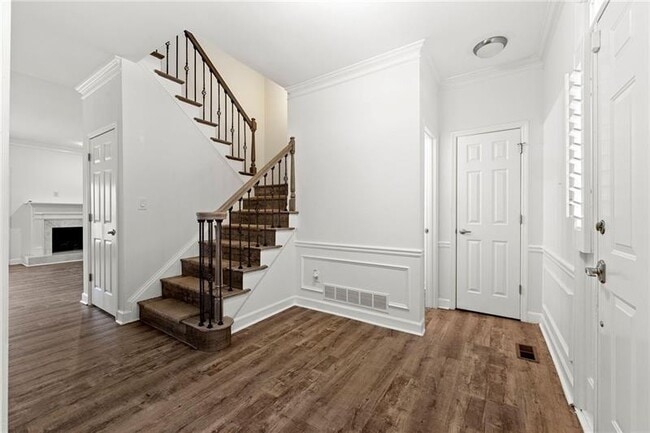 Photo - 407 Bridle Path