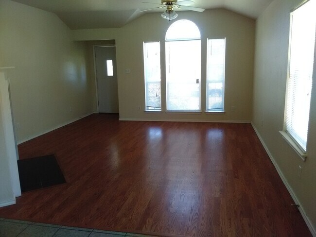 Photo - 1503 Grey Fox Trail