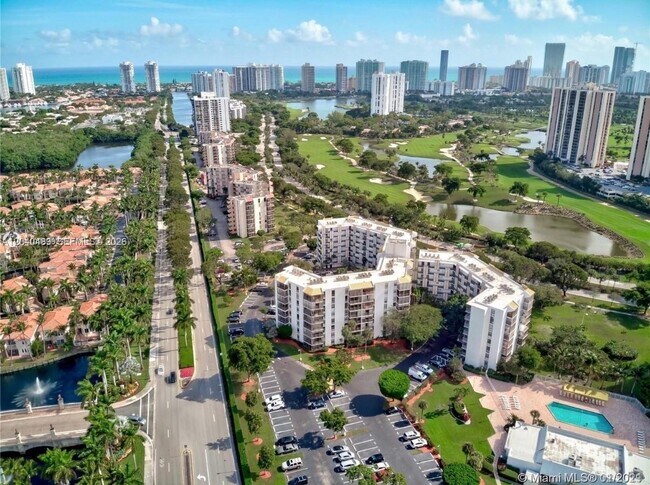 20500 W Country Club Dr Unit 109
