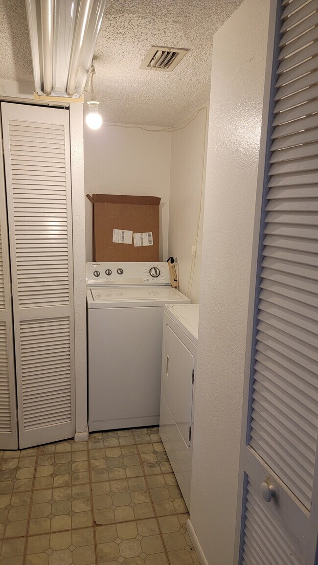 Photo - 5647 Summerside Ln