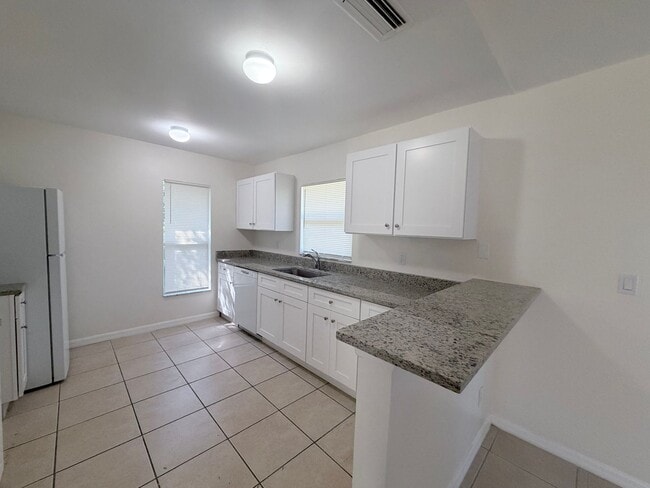 Photo - Recently Remodeled Unidad 4829 28th St SW