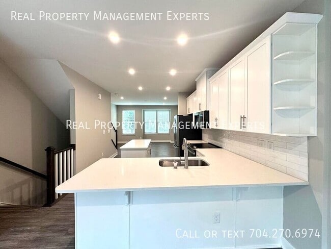 Photo - 528 Billingsley Rd