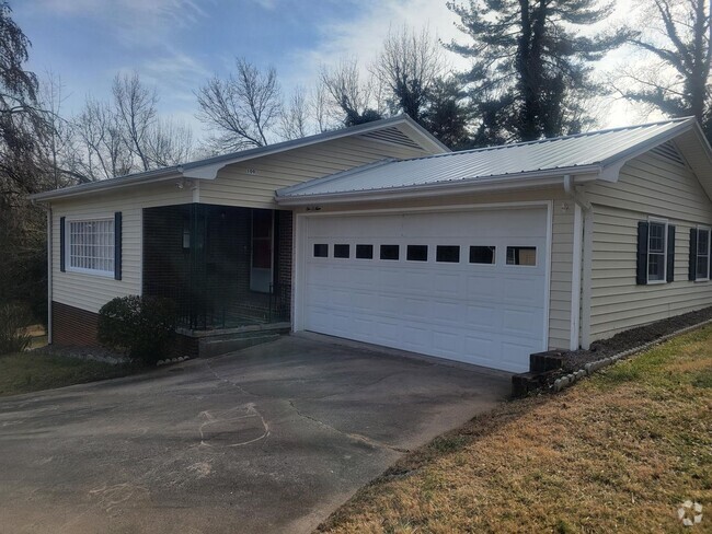 Building Photo - Move In Ready with a Lake View Rental