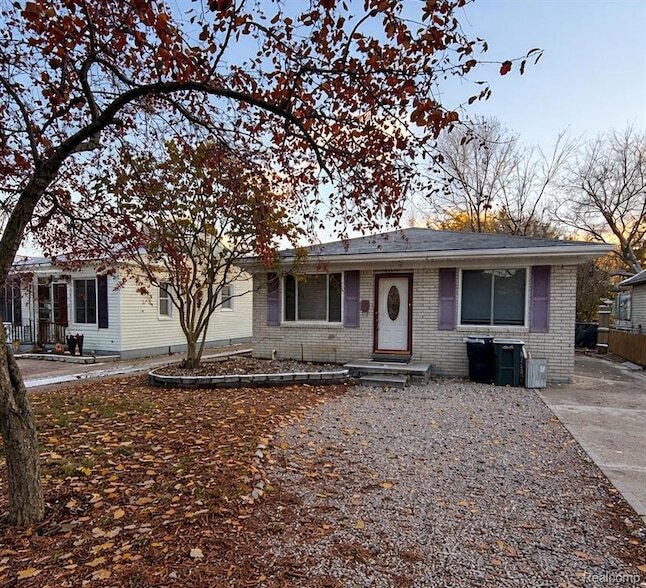 Building Photo - 21816 E 10 Mile Rd