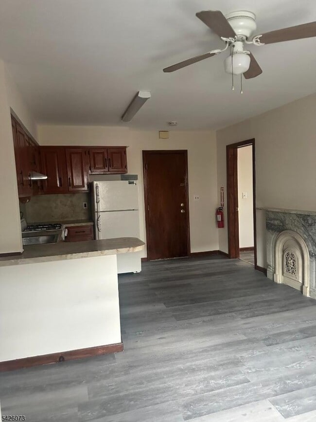 Photo - 1075 E Jersey St