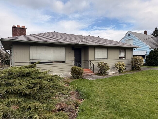 Building Photo - Spacious 5+bd/2.75 bath home on WWU bus route