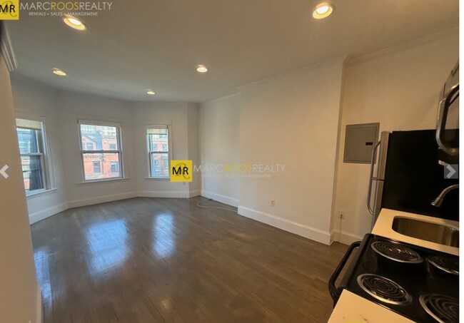 Building Photo - 225 Newbury St Rental