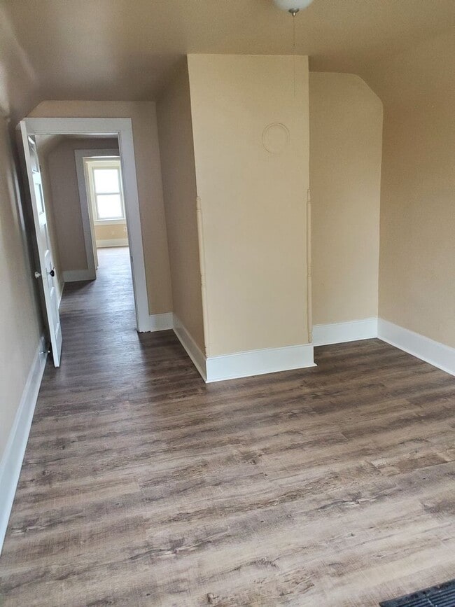 Building Photo - 3 Bed 1 bath house