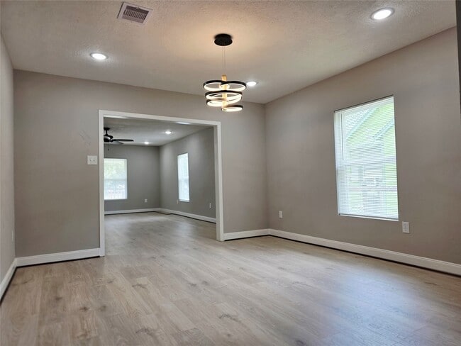 Photo - 115 Blackwell St