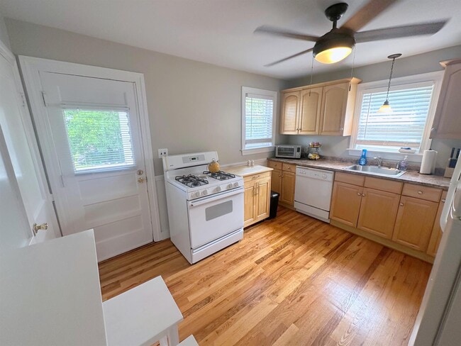 Photo - 139 Winthrop St Apartments Unit 1