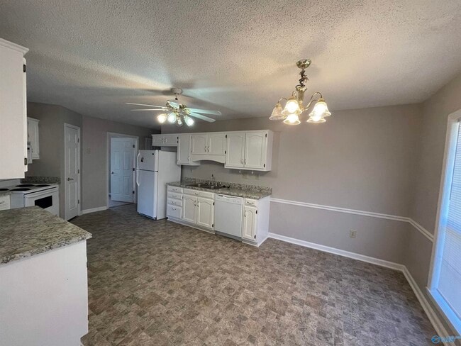 Photo - 100 Medicine Bend Ct House