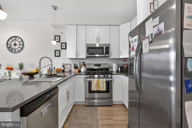Building Photo - 381 Martin St Unit 3