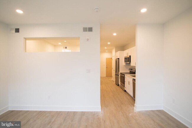 1325 N Lee St Unit 305