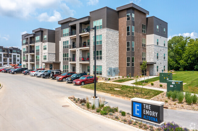 Front Entrance - The Emory - Altoona Rental