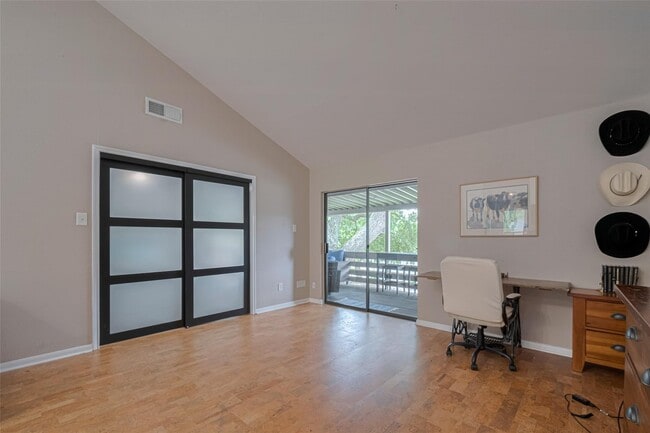 Photo - 182 April Point Dr N