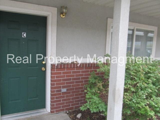 Building Photo - 1765 N 200 E Unit 1765 N 200 E 16C
