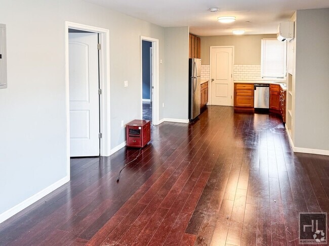 Building Photo - 60 AVE Unit 2 Rental