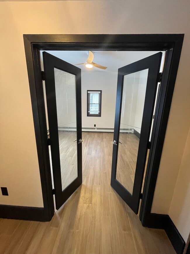 Photo - 824 Russell Ave N