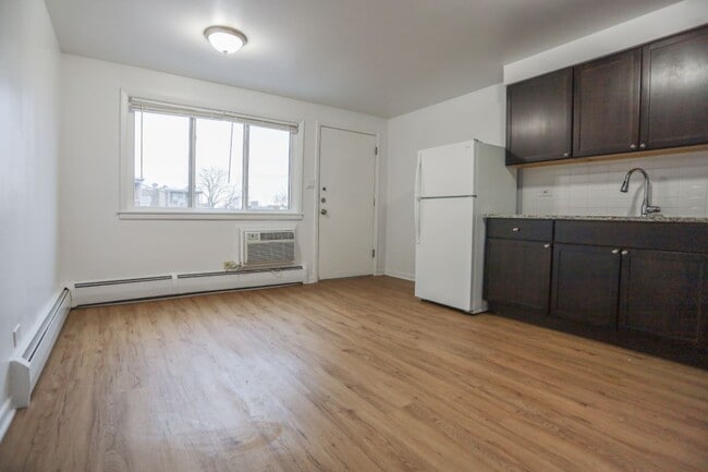 Photo - 2525 W Montrose Ave Unit 3
