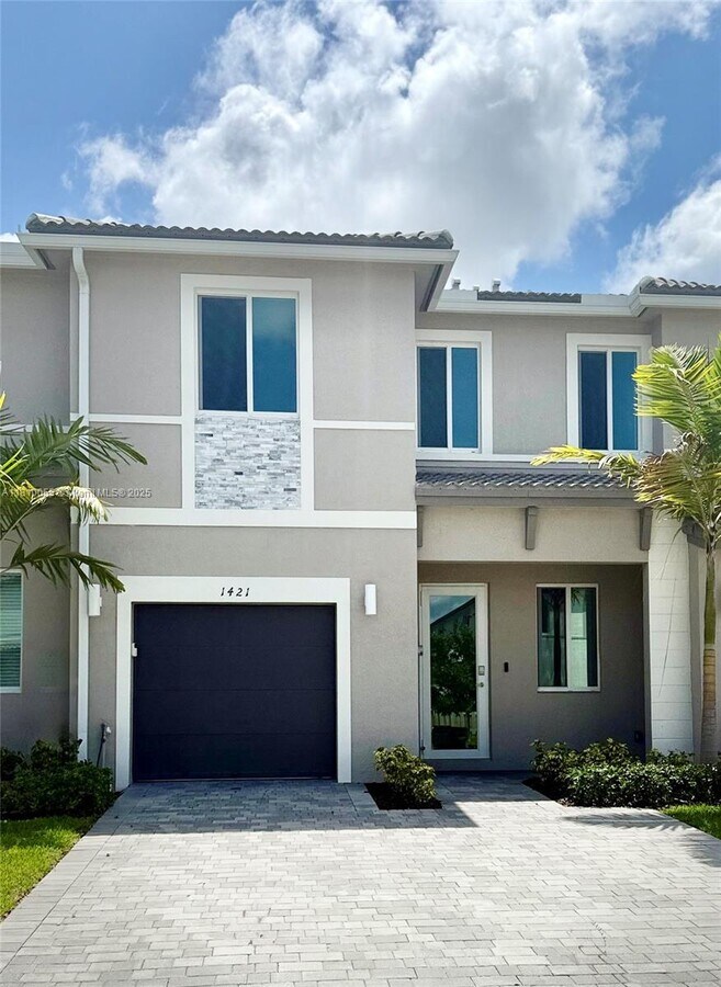 Photo - 1421 SE 7th Ter Townhome
