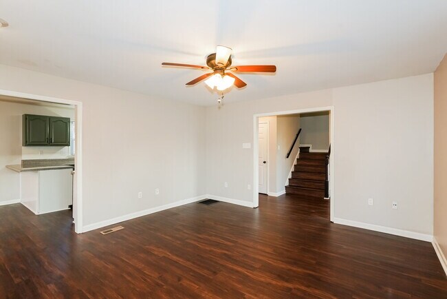 Photo - 1127 Cason Ln