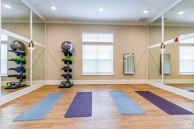 Yoga with Fitness Mirror - Aurora St. Leon Apartments