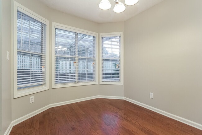 Photo - 865 Chatham Park Dr SW